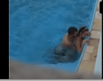 Flagra de sexo em publico com casal fudendo na piscina