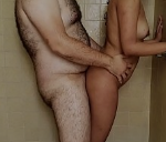 Traindo o marido na frente dele dentro do banheiro com amante