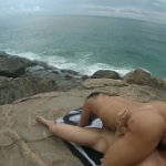 Video de praia de nudismo chupando a buceta da gostosa