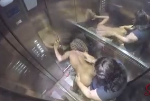 Sexo no elevador pegando a novinha magrinha de 4