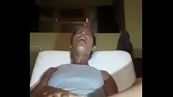 Video de sexo da buceta de coroa gozando na masturbação