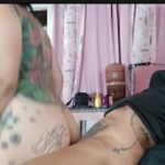 Porno mexicana tatuada transando em cima do malandro