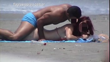 O melhor porno de casal transando na praia